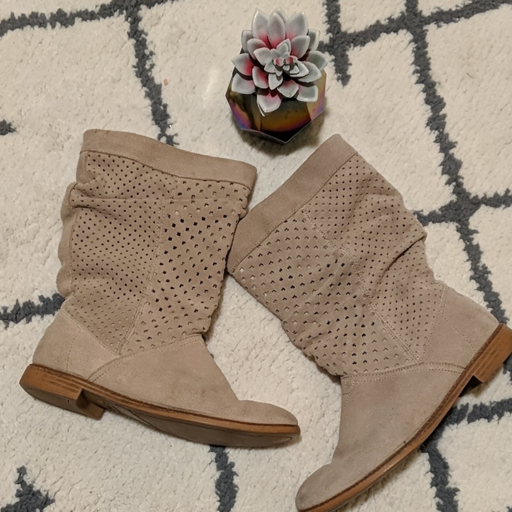 Toms Suede boots